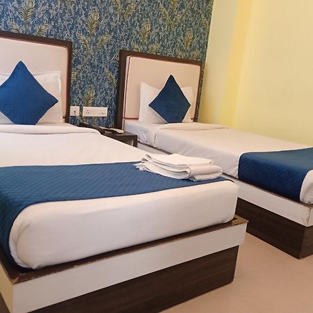 Hotel Janki International Sigra 2 Km From Kashi Vishwanath Temple Varanasi Exteriör bild