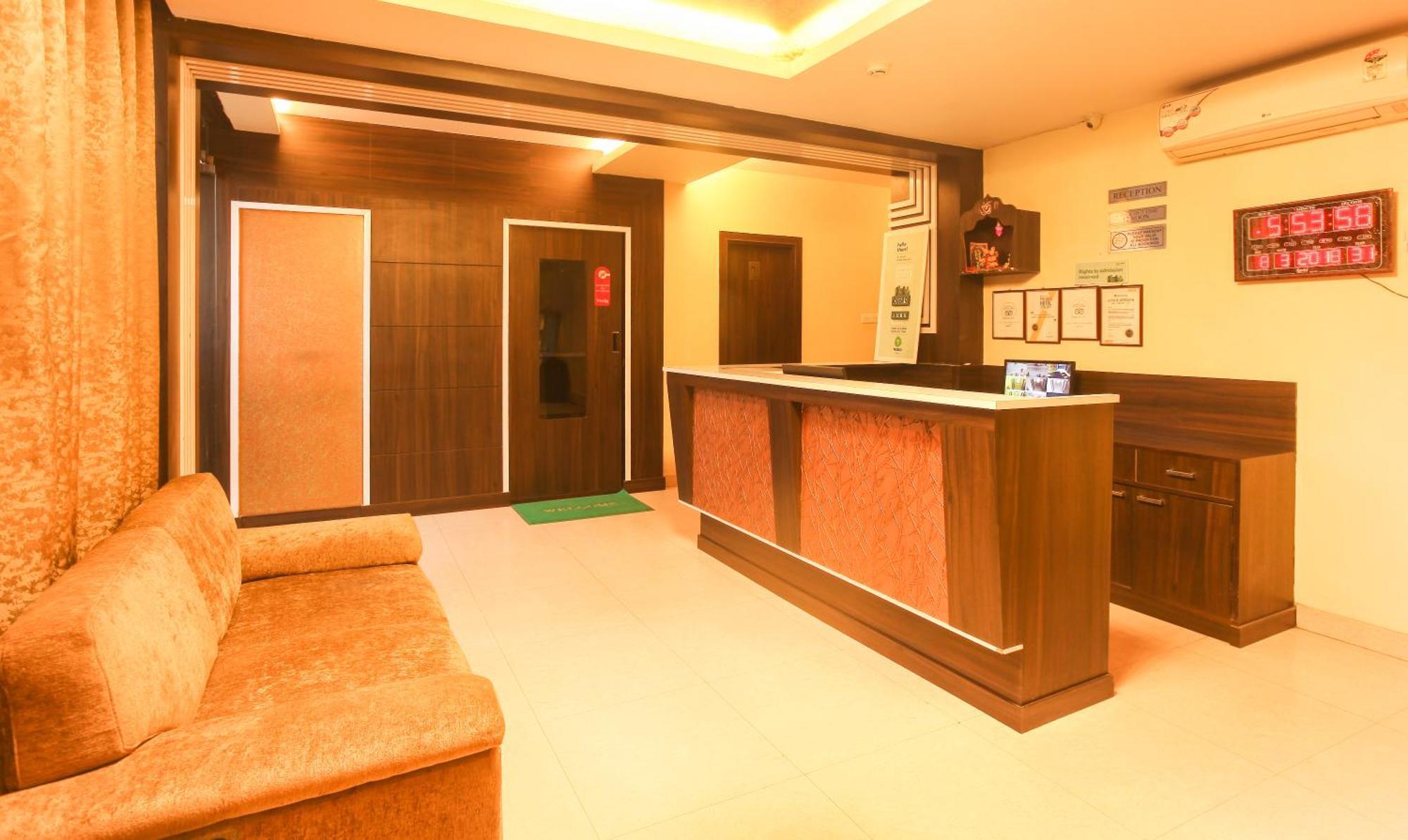 Hotel Janki International Sigra 2 Km From Kashi Vishwanath Temple Varanasi Exteriör bild