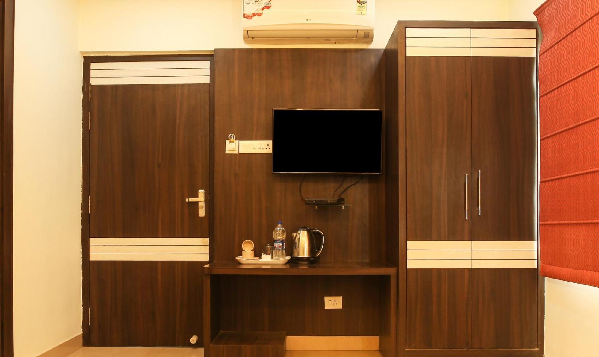 Hotel Janki International Sigra 2 Km From Kashi Vishwanath Temple Varanasi Exteriör bild