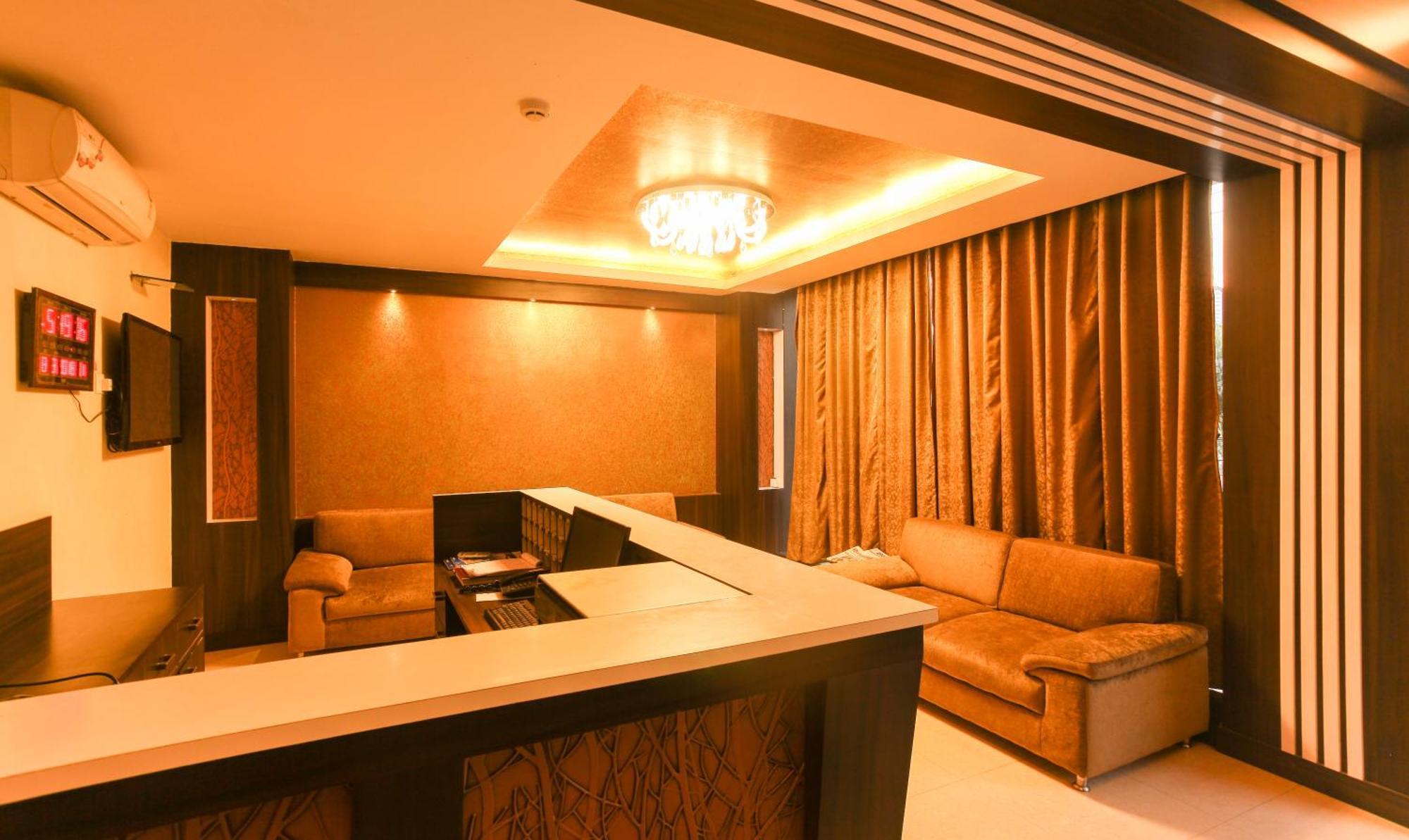 Hotel Janki International Sigra 2 Km From Kashi Vishwanath Temple Varanasi Exteriör bild