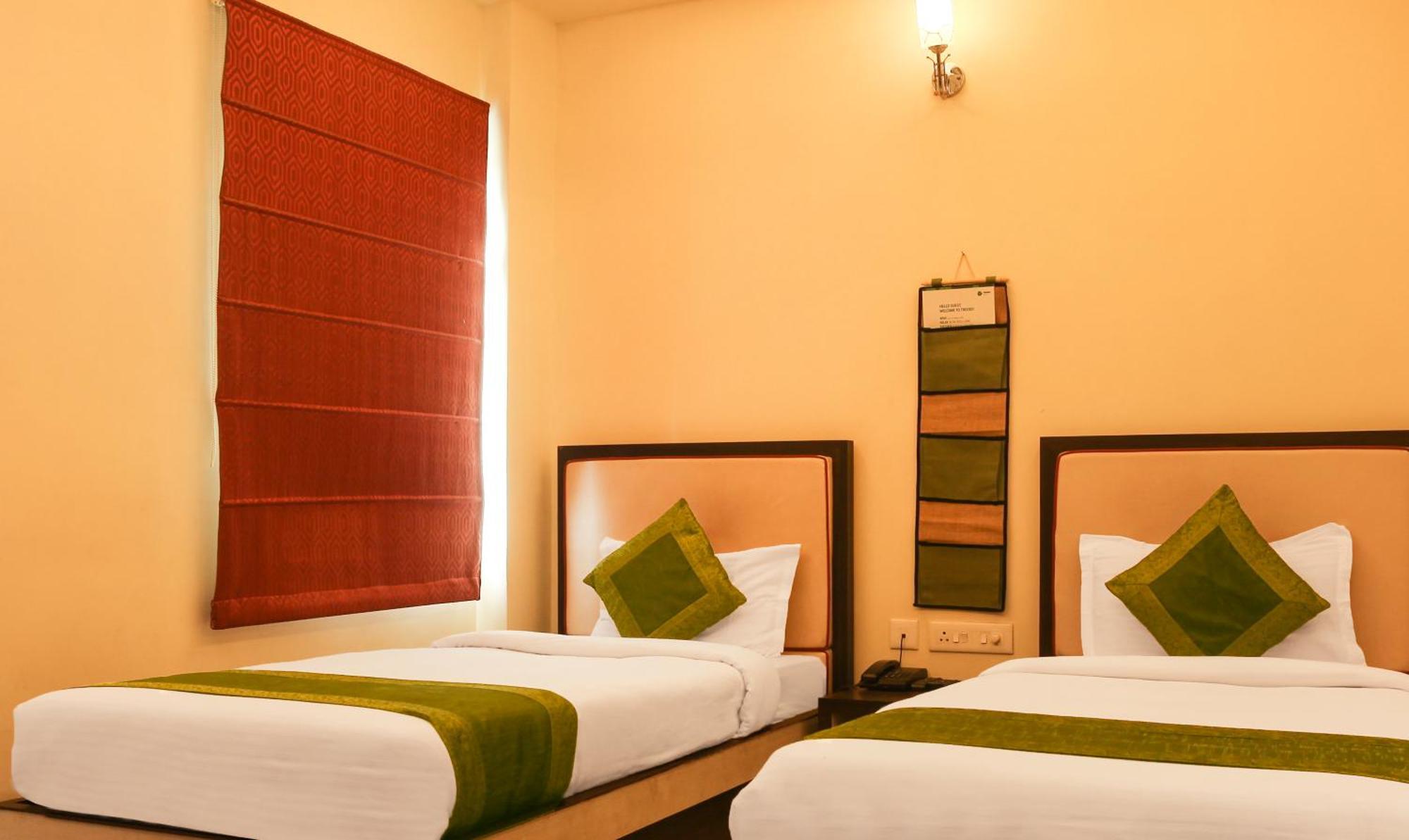 Hotel Janki International Sigra 2 Km From Kashi Vishwanath Temple Varanasi Exteriör bild