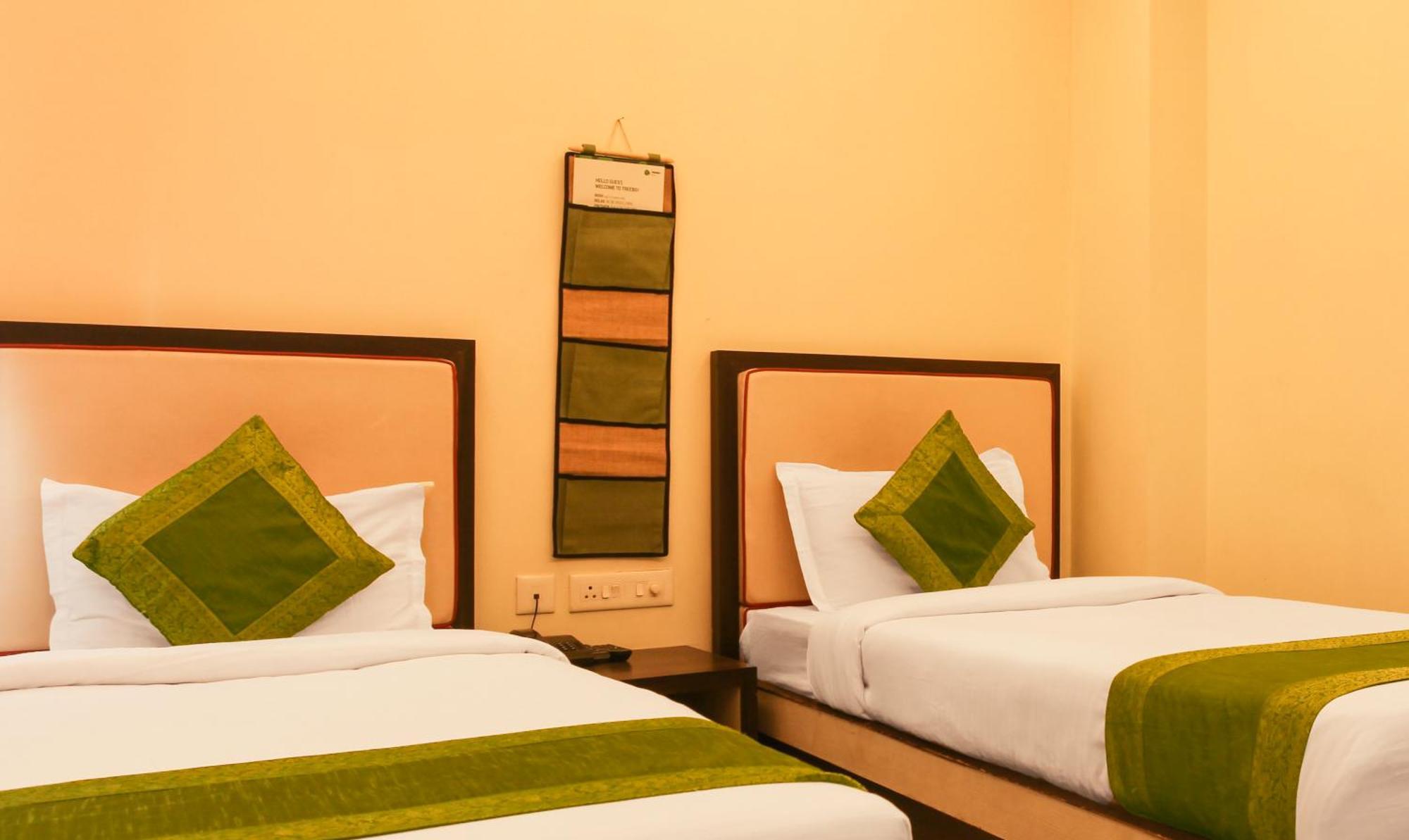 Hotel Janki International Sigra 2 Km From Kashi Vishwanath Temple Varanasi Exteriör bild