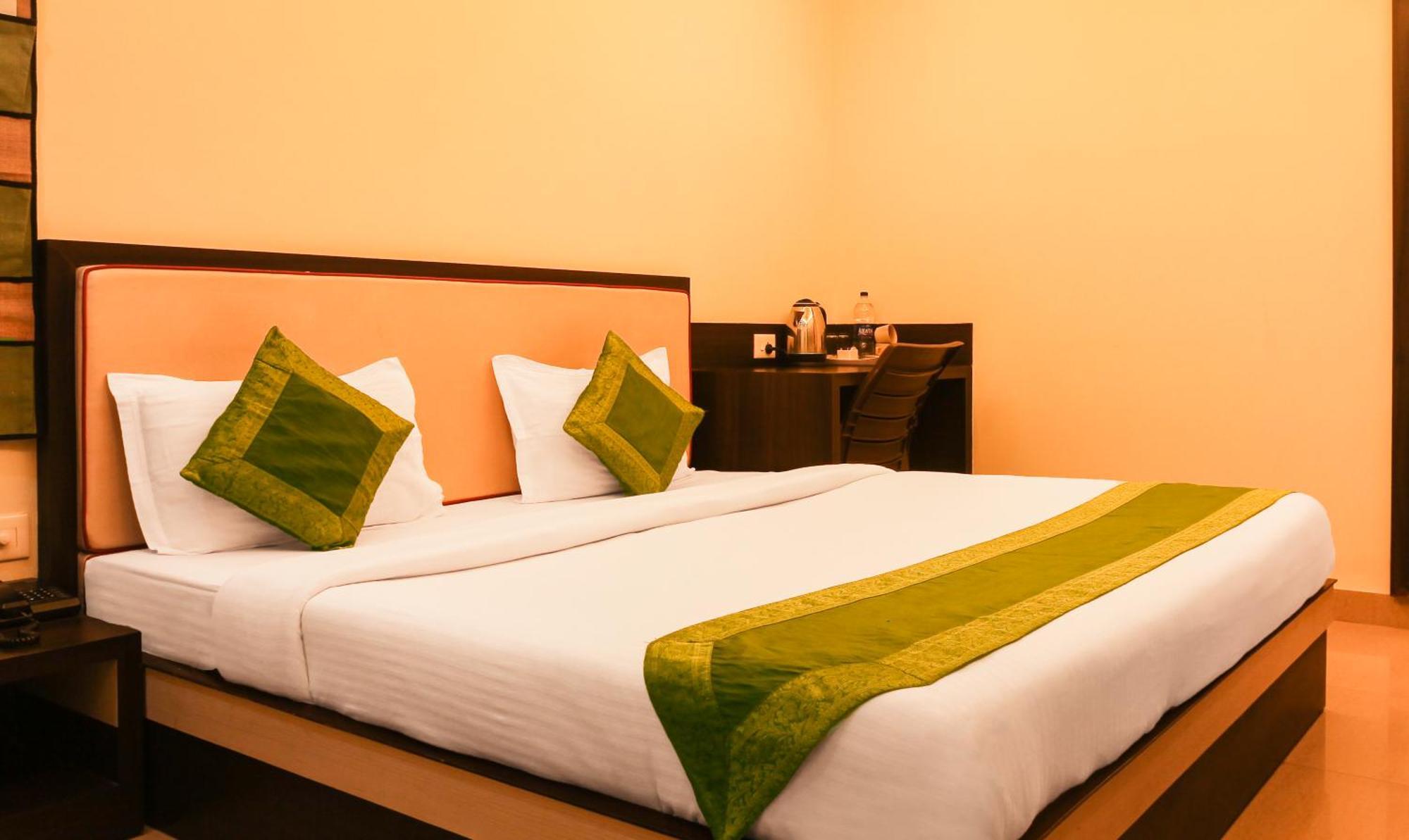Hotel Janki International Sigra 2 Km From Kashi Vishwanath Temple Varanasi Exteriör bild