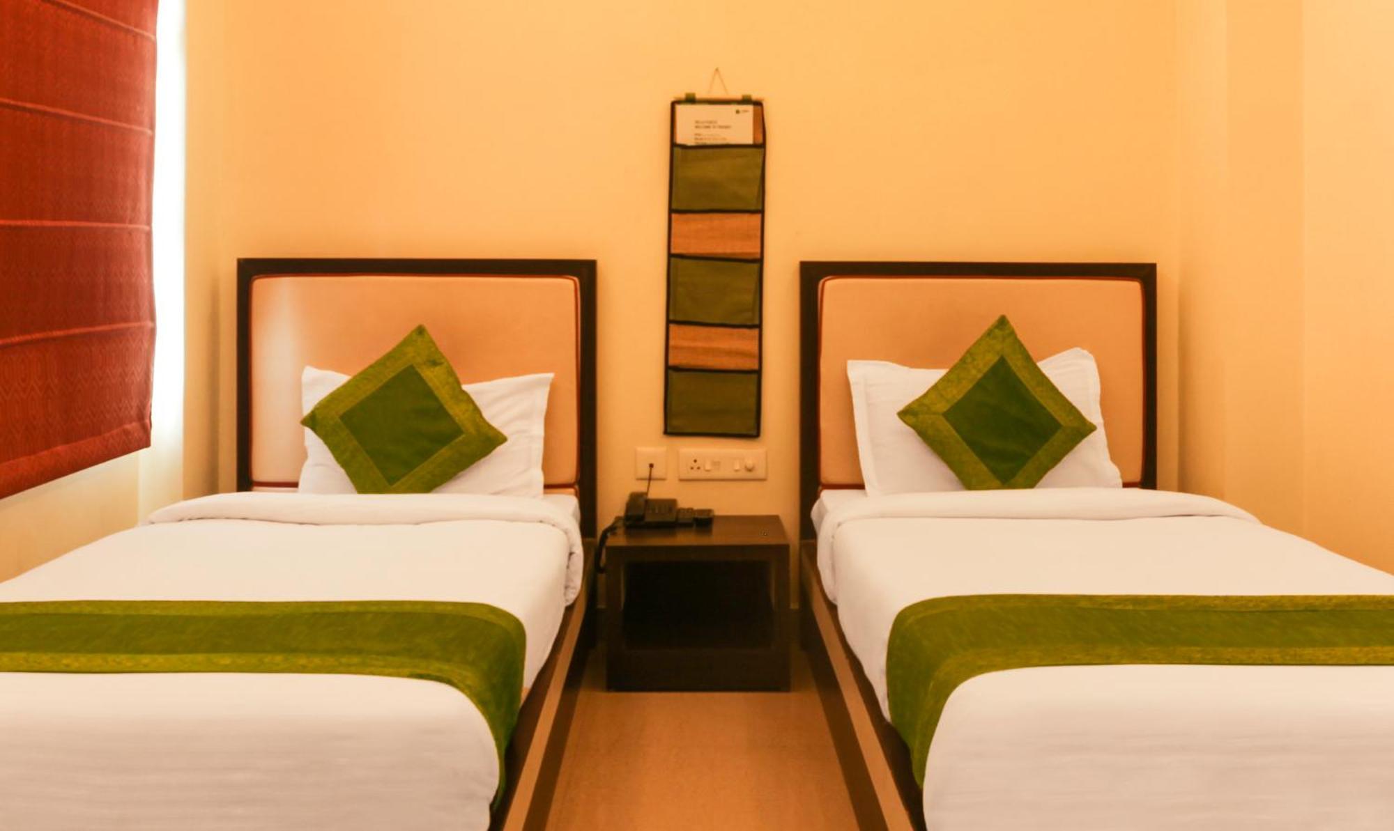 Hotel Janki International Sigra 2 Km From Kashi Vishwanath Temple Varanasi Exteriör bild
