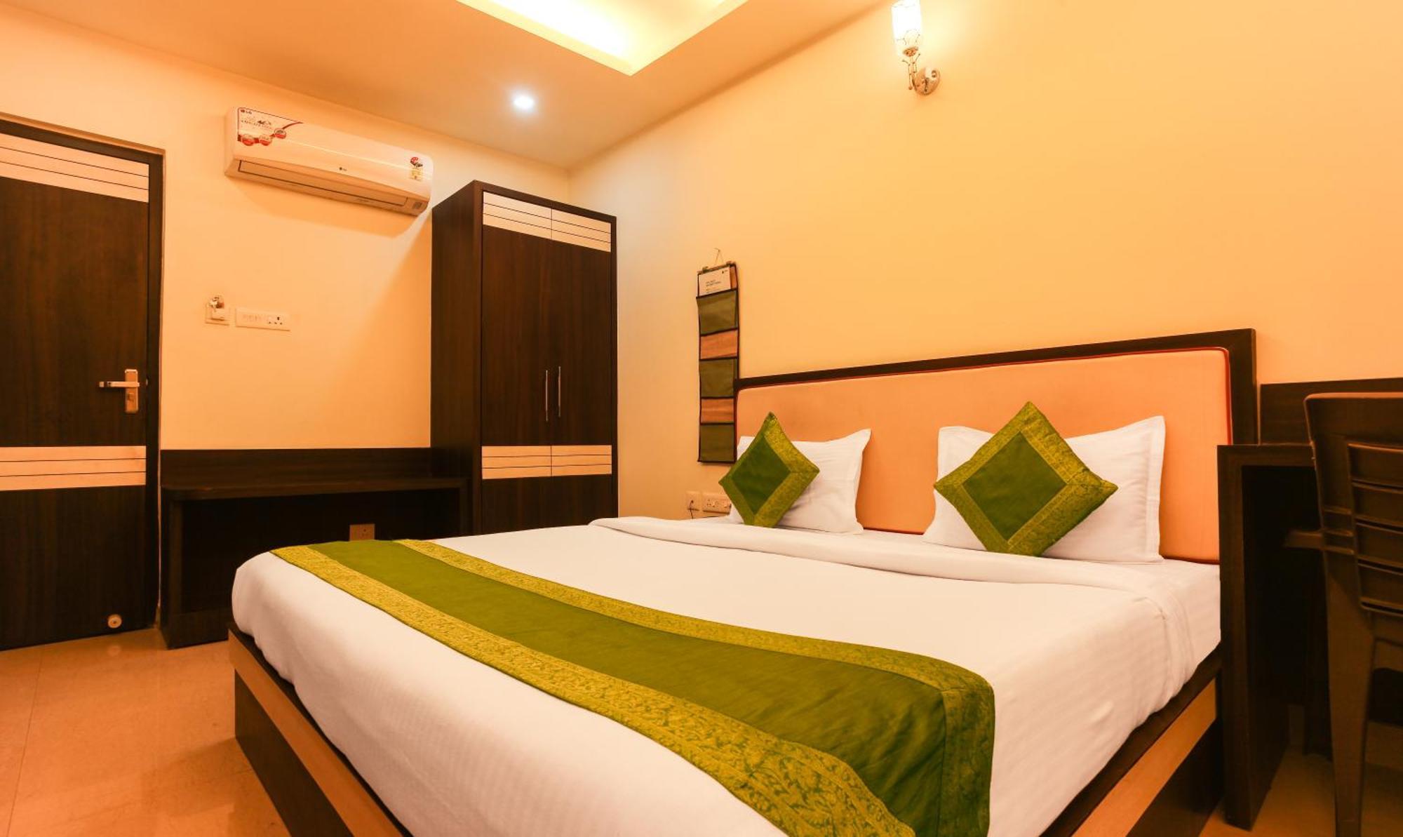 Hotel Janki International Sigra 2 Km From Kashi Vishwanath Temple Varanasi Exteriör bild