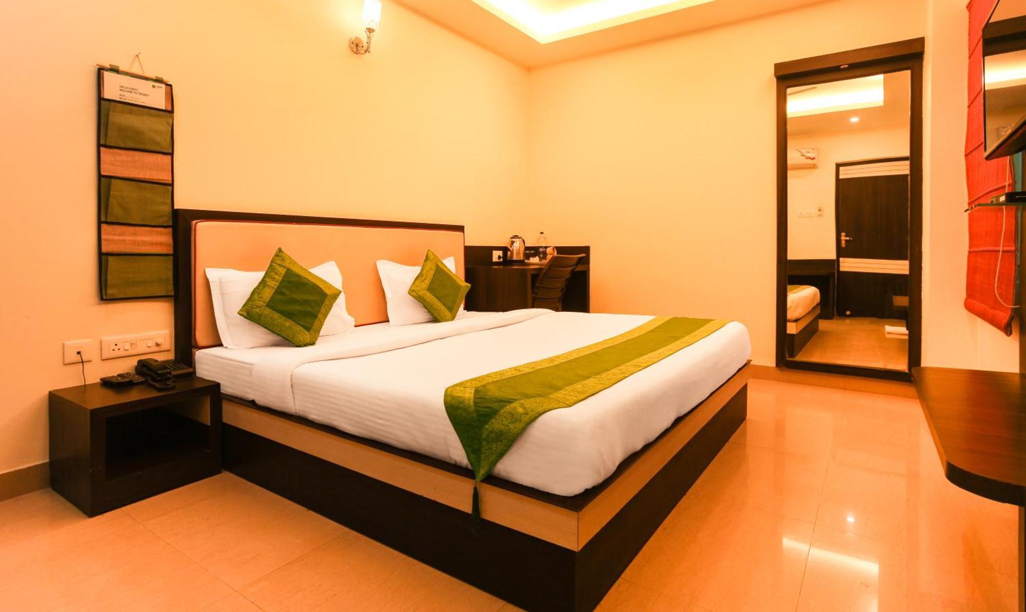 Hotel Janki International Sigra 2 Km From Kashi Vishwanath Temple Varanasi Exteriör bild