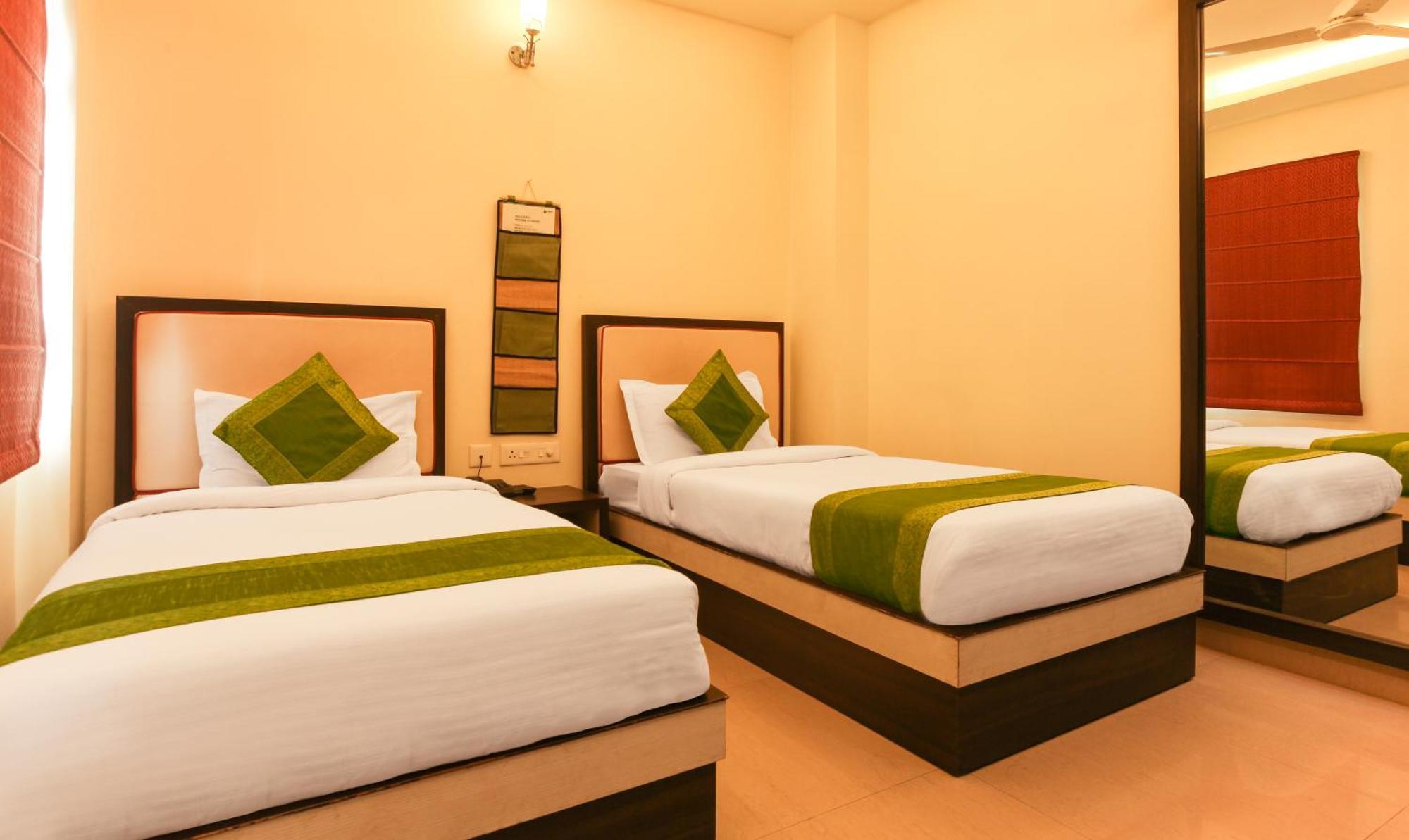 Hotel Janki International Sigra 2 Km From Kashi Vishwanath Temple Varanasi Exteriör bild