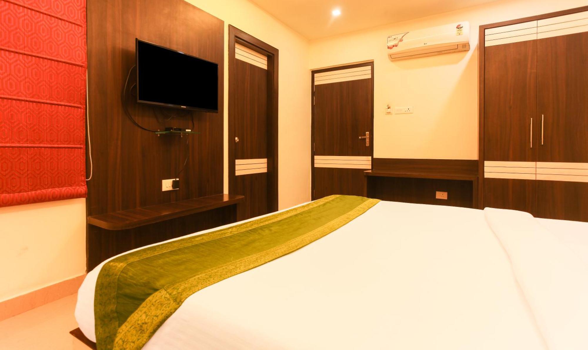 Hotel Janki International Sigra 2 Km From Kashi Vishwanath Temple Varanasi Exteriör bild
