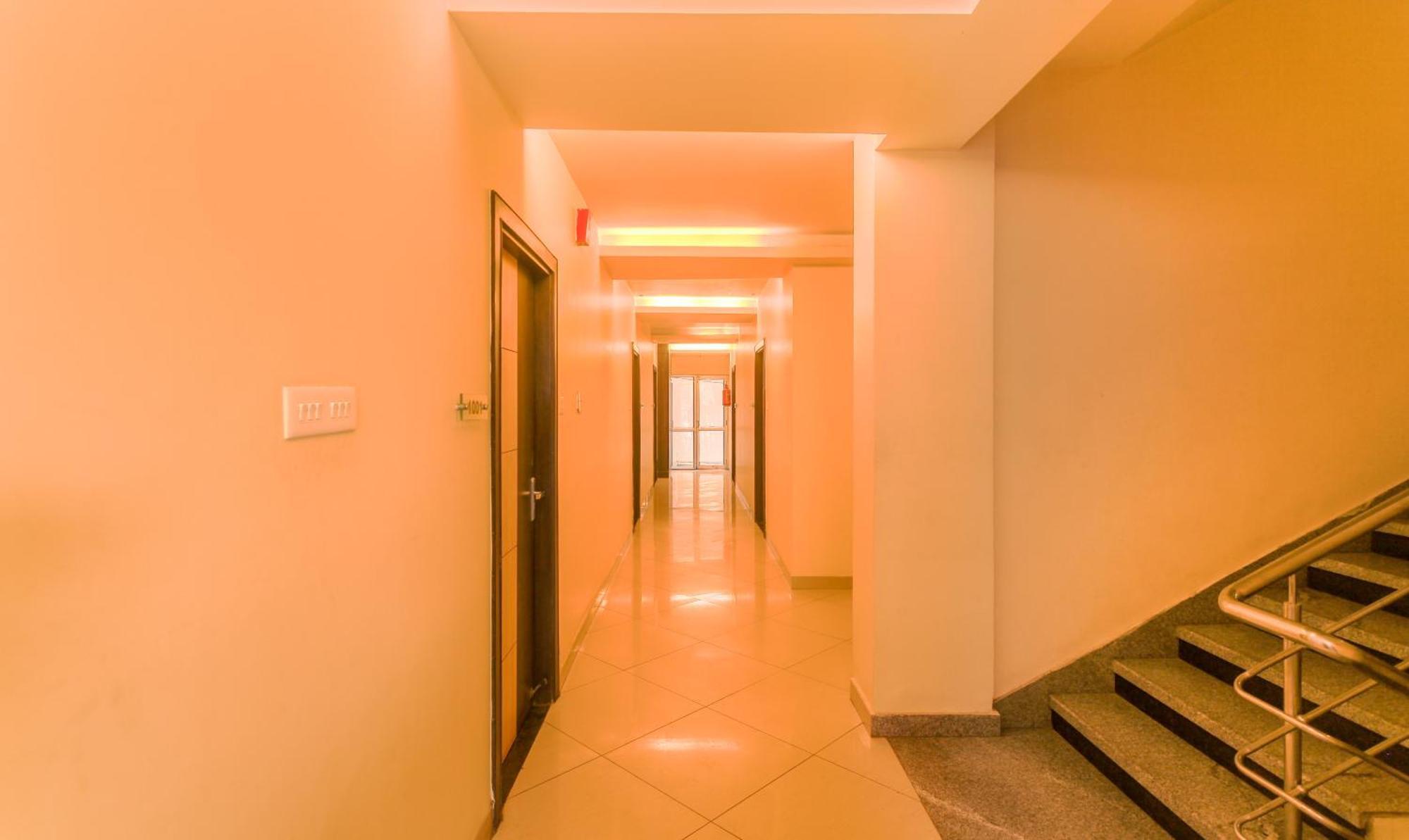 Hotel Janki International Sigra 2 Km From Kashi Vishwanath Temple Varanasi Exteriör bild