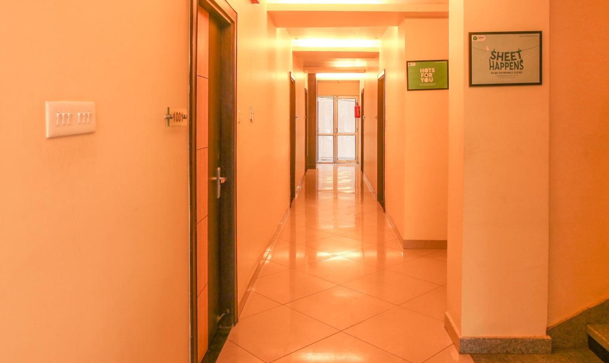 Hotel Janki International Sigra 2 Km From Kashi Vishwanath Temple Varanasi Exteriör bild