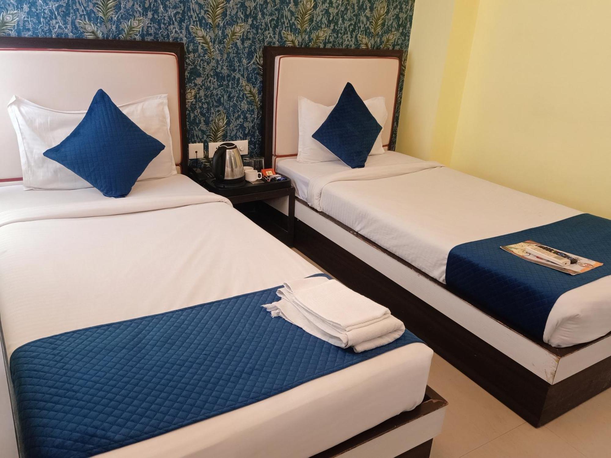 Hotel Janki International Sigra 2 Km From Kashi Vishwanath Temple Varanasi Exteriör bild