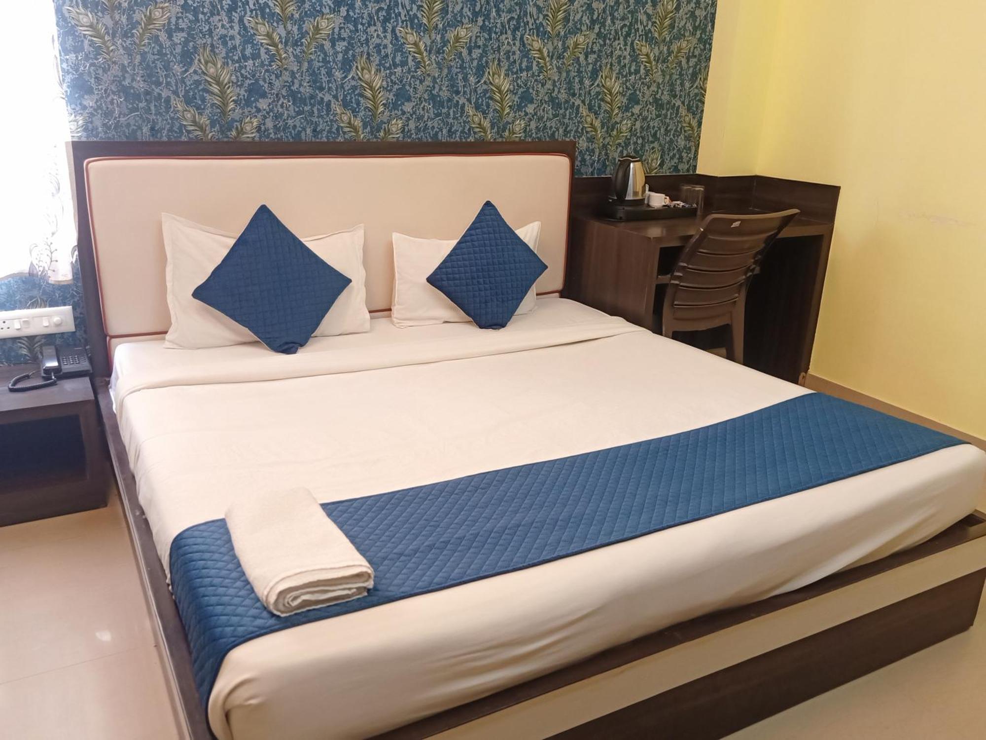 Hotel Janki International Sigra 2 Km From Kashi Vishwanath Temple Varanasi Exteriör bild