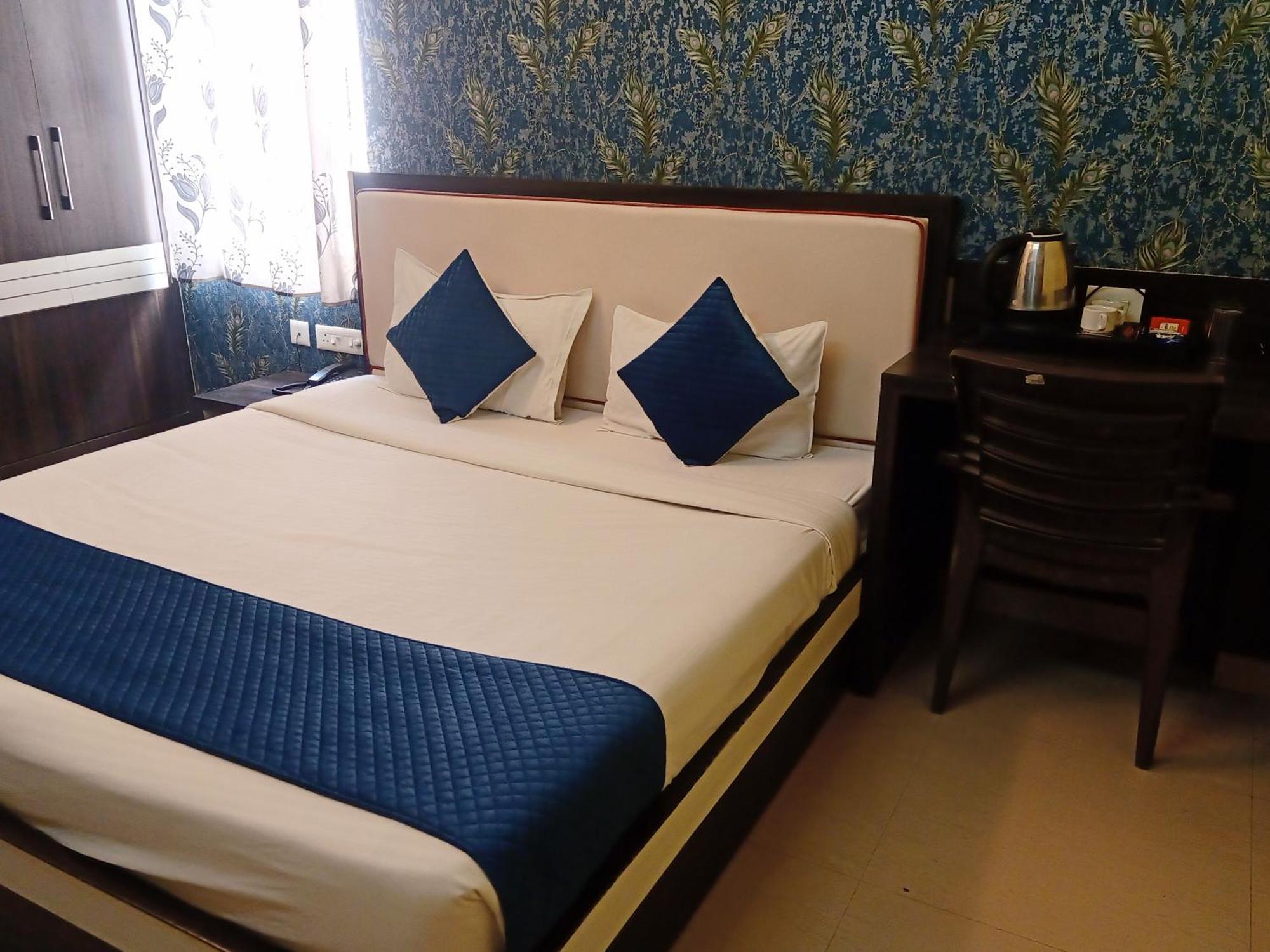 Hotel Janki International Sigra 2 Km From Kashi Vishwanath Temple Varanasi Exteriör bild