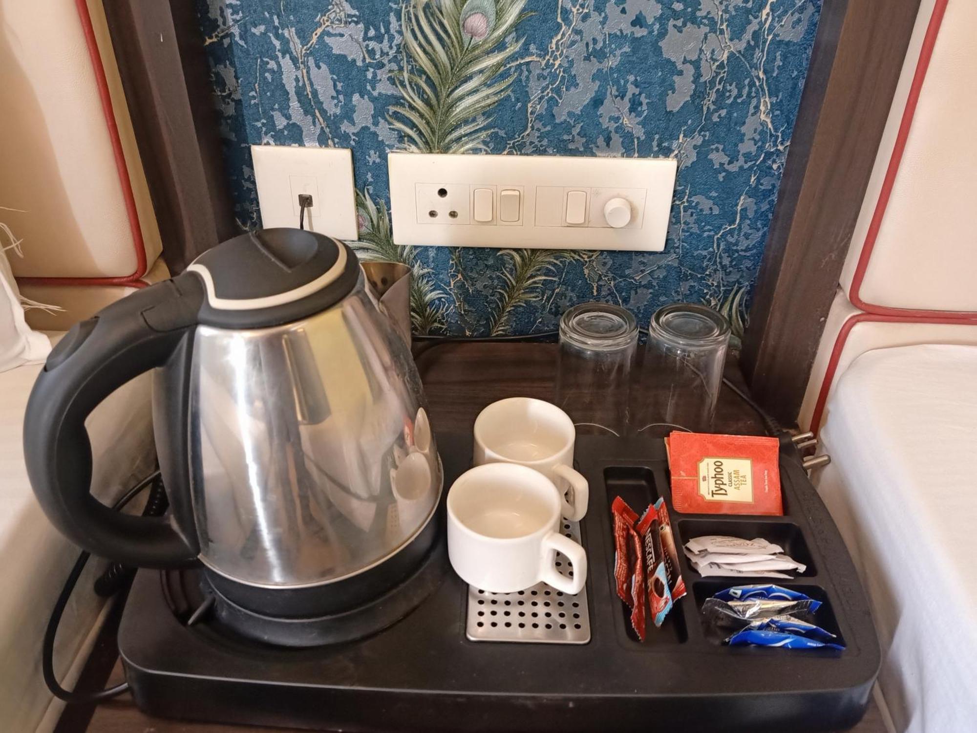 Hotel Janki International Sigra 2 Km From Kashi Vishwanath Temple Varanasi Exteriör bild