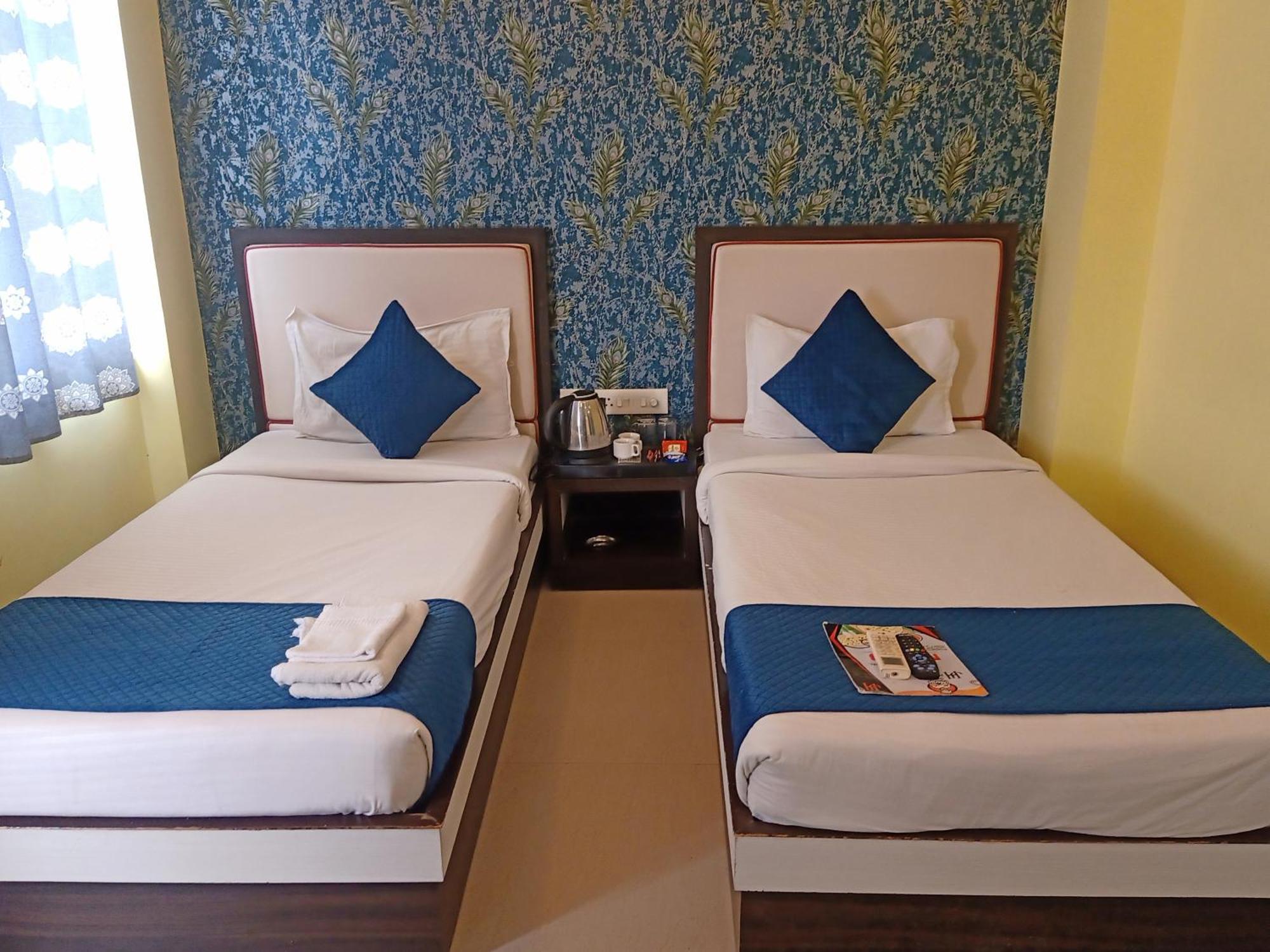 Hotel Janki International Sigra 2 Km From Kashi Vishwanath Temple Varanasi Exteriör bild